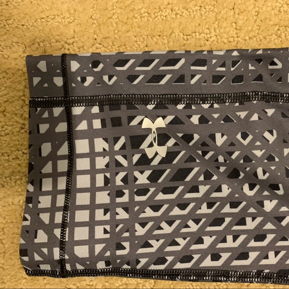 EUC🏃‍♀️Under Armour Capri Leggings - Picture 6 of 6